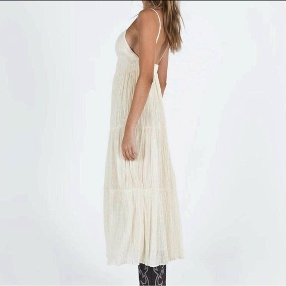 Princess Polly cream maxi dress
Size: US2 / UK6 - Picture 2 of 7